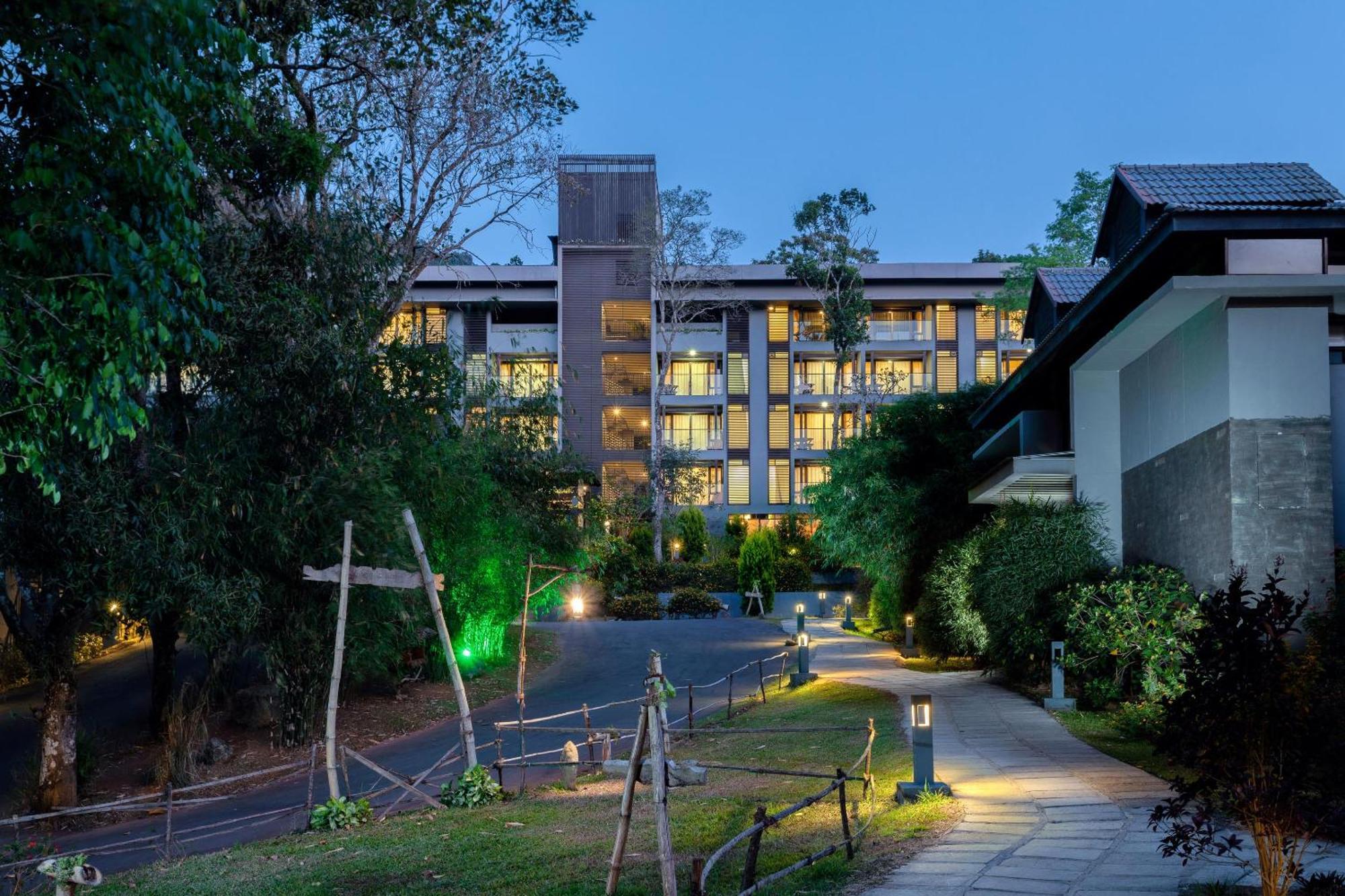 The Mountain Courtyard Thekkady Hotel Exterior foto