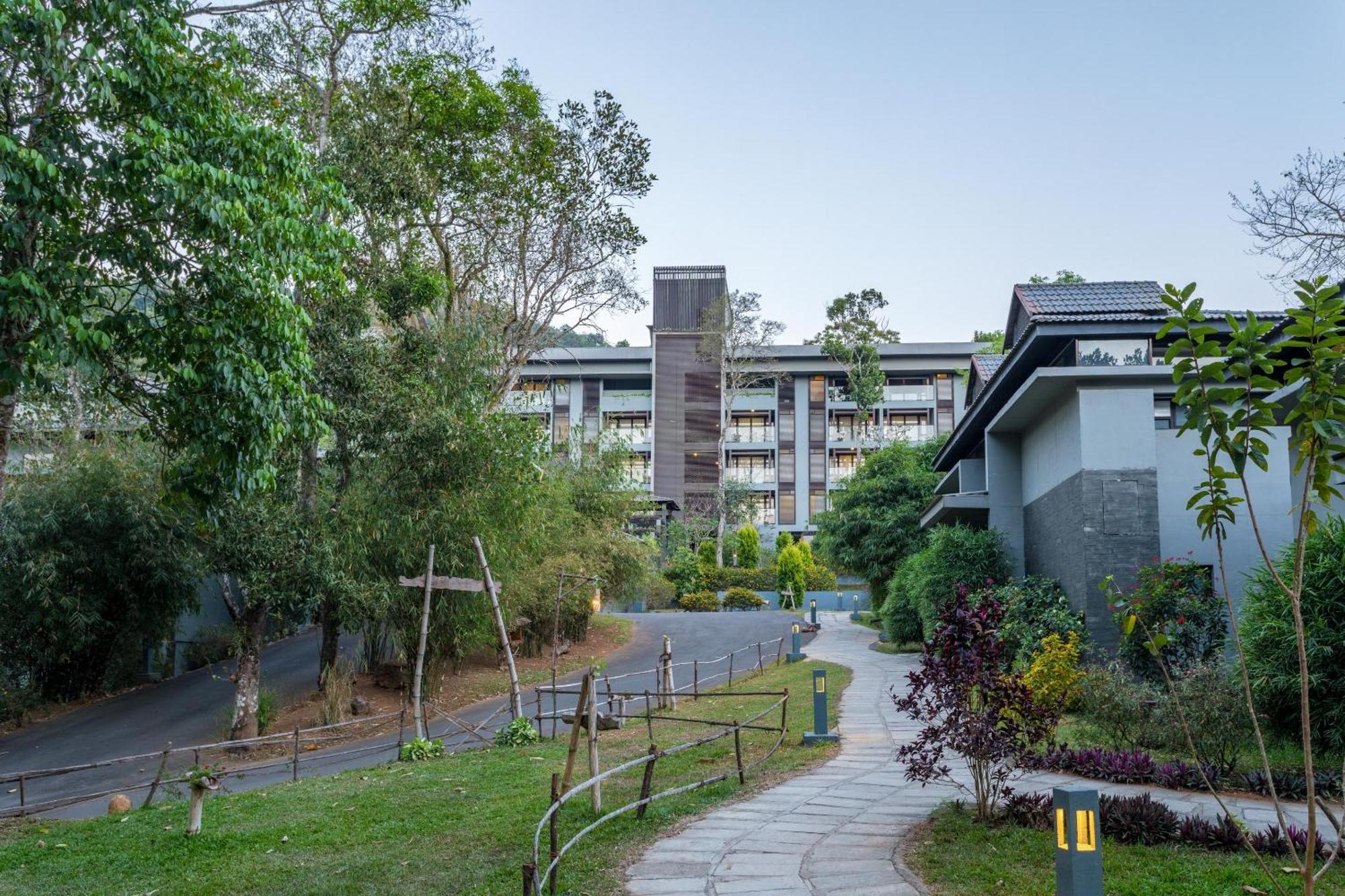 The Mountain Courtyard Thekkady Hotel Exterior foto