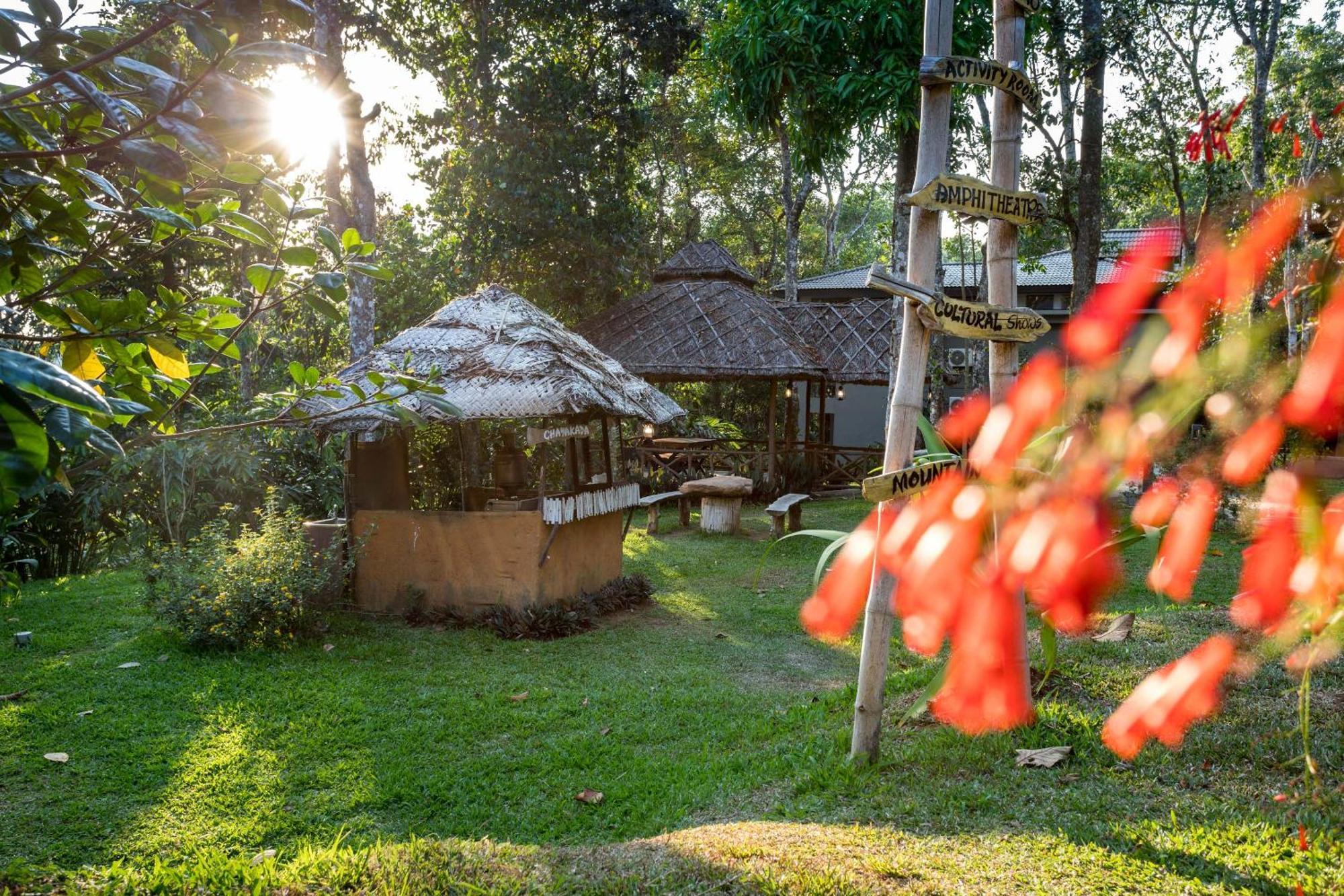 The Mountain Courtyard Thekkady Hotel Exterior foto