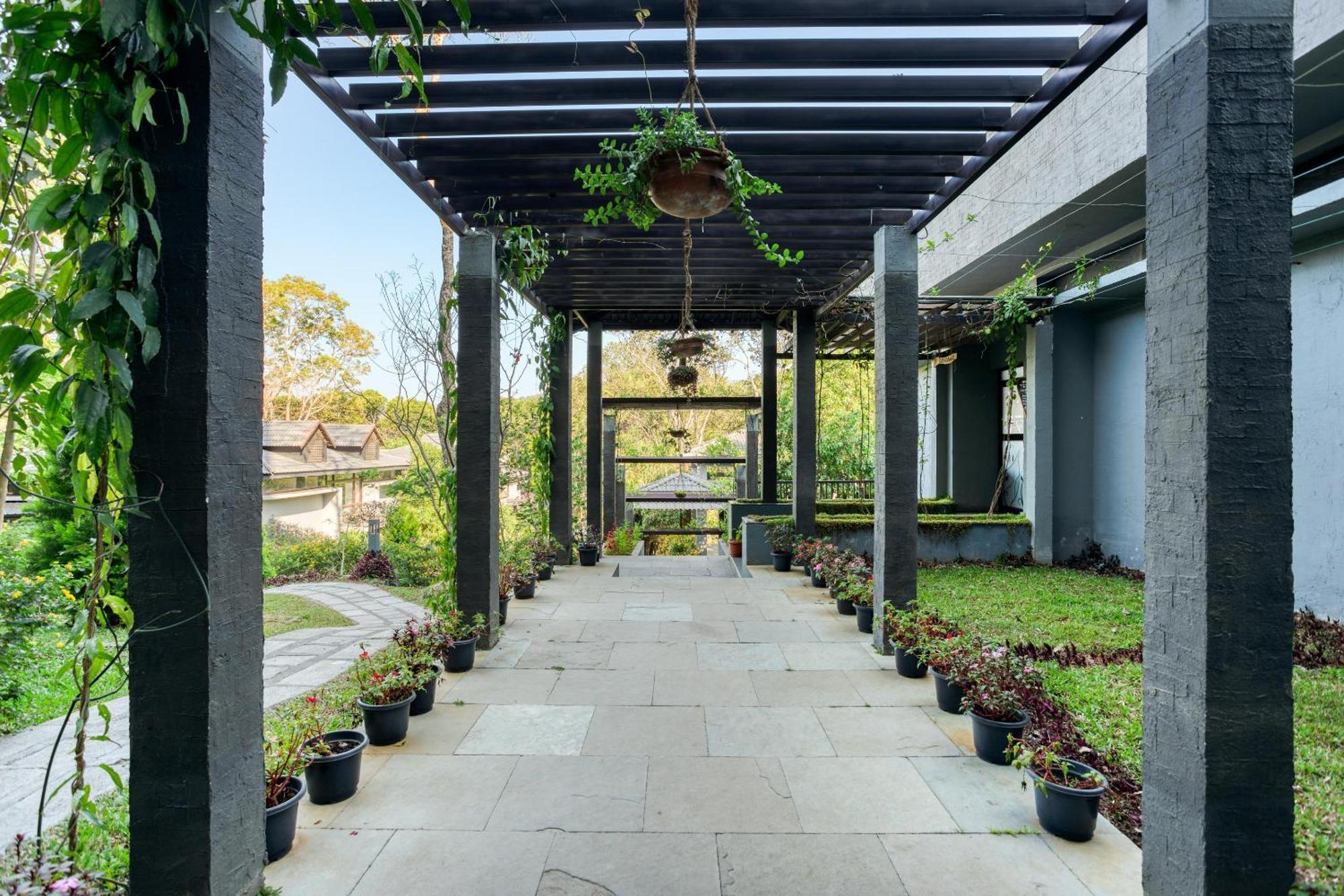 The Mountain Courtyard Thekkady Hotel Exterior foto