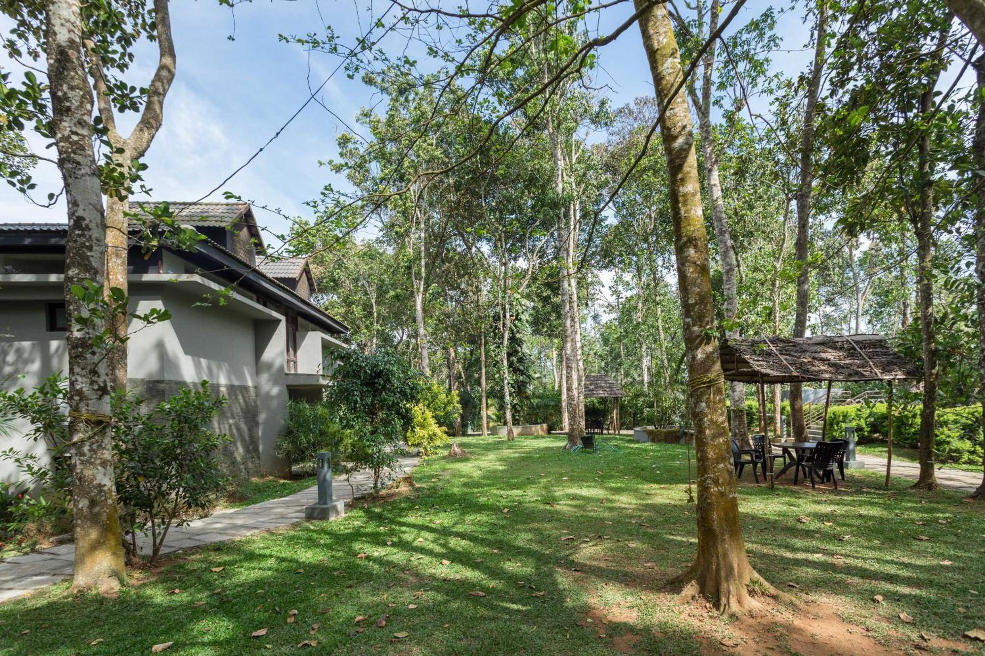 The Mountain Courtyard Thekkady Hotel Exterior foto