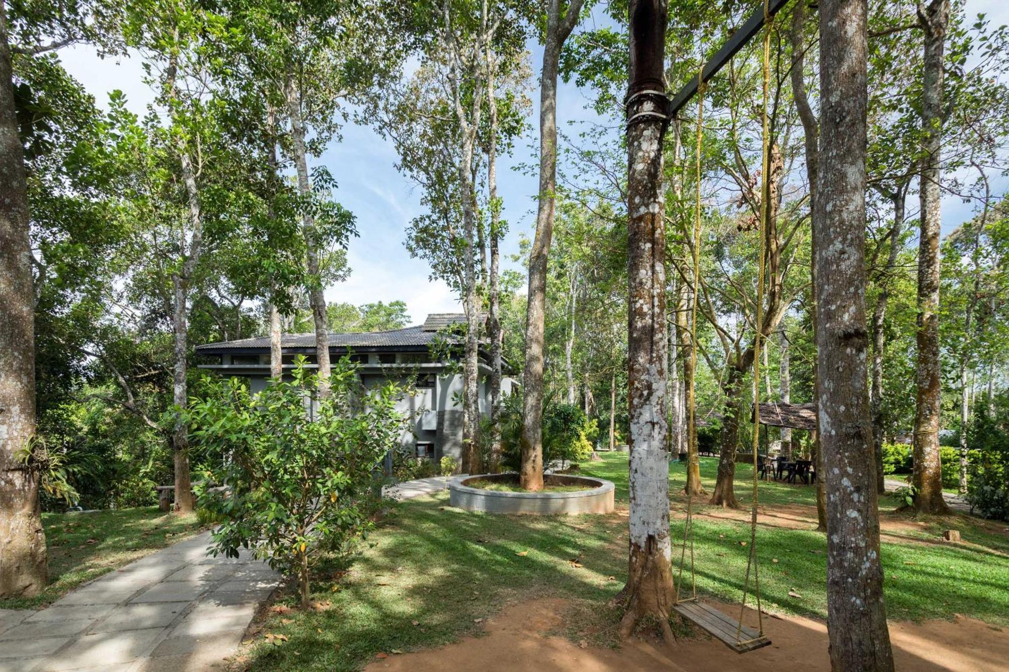 The Mountain Courtyard Thekkady Hotel Exterior foto